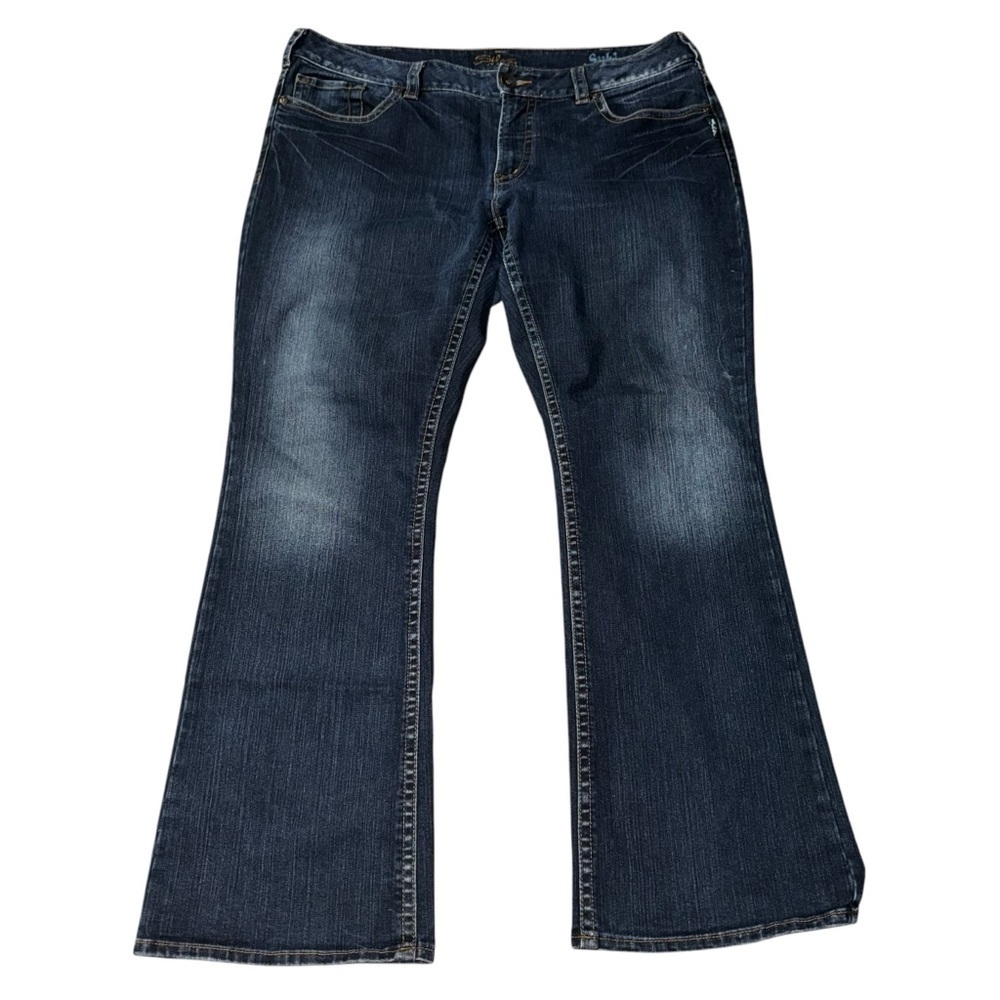 Silver SUKI Womens Size 18/31 Blue Mid-Rise Flare Dark Wash Denim Jeans
